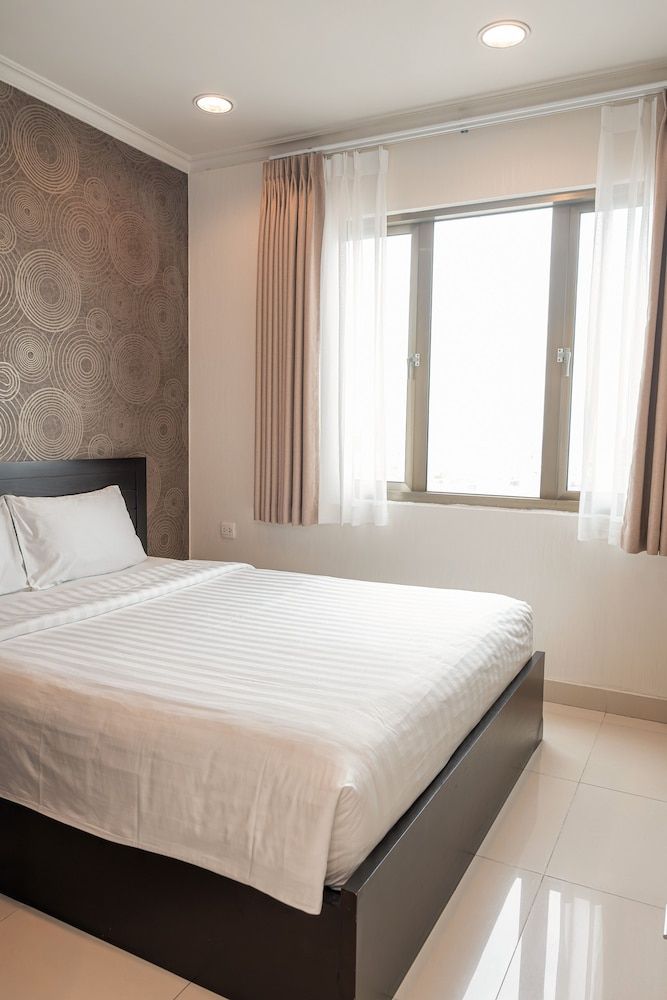 undefined Mayfair Suites 5