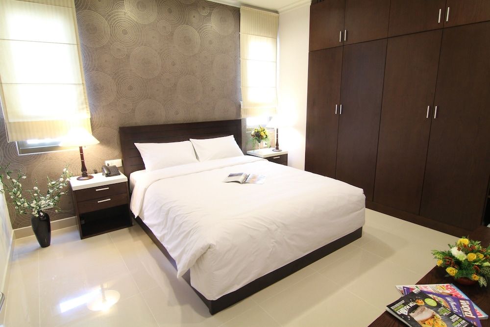 undefined Mayfair Suites 2