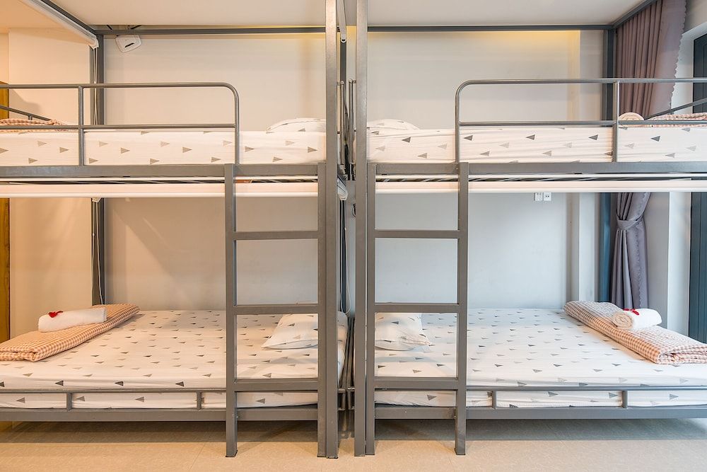 Pedersen Hostel Economy Room, Multiple Beds, Balcony, Beach View 4