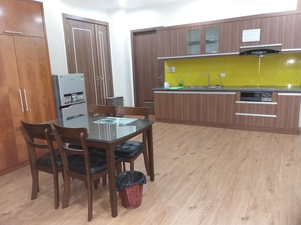 Luxury Studio Suite, 1 King Bed, Kitchen, Park View