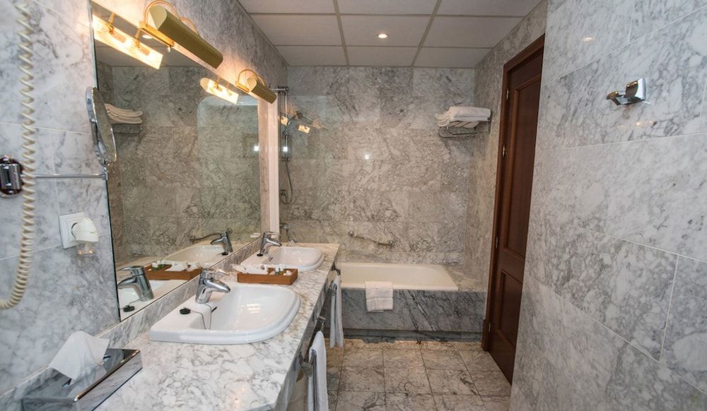 Hotel Inglaterra Sevilla Double or Twin Room 4