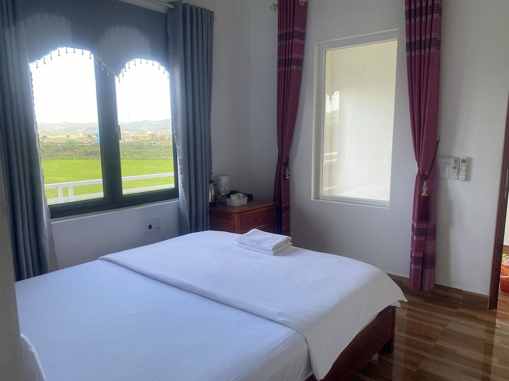 Panoramic Double Room, 1 King Bed, Non Smoking, Mountain View