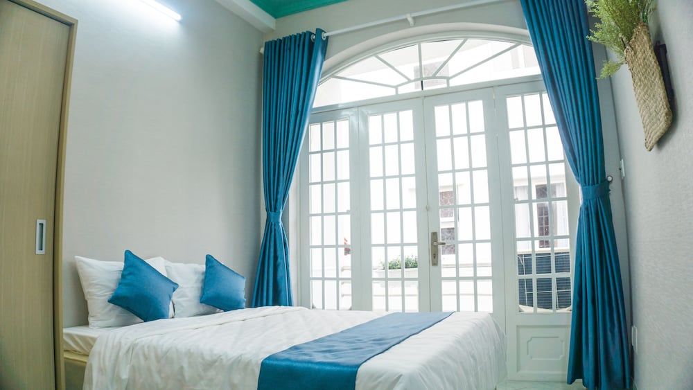 undefined Sunny House 6