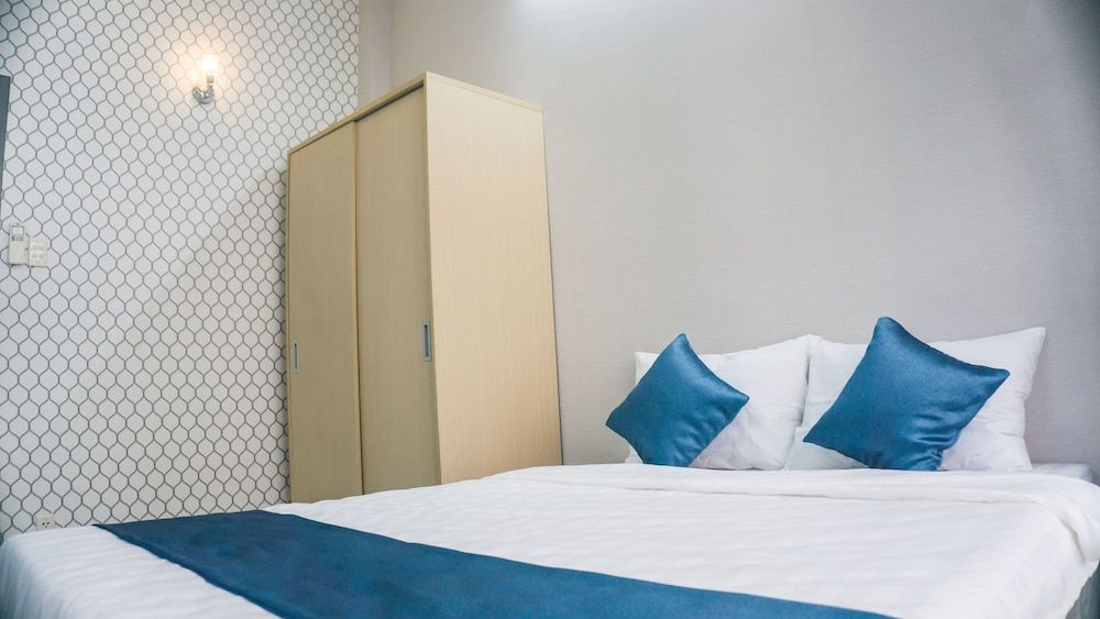 undefined Sunny House 3