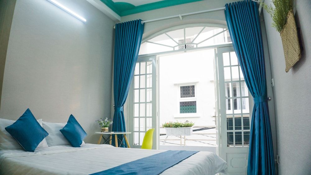 undefined Sunny House 5