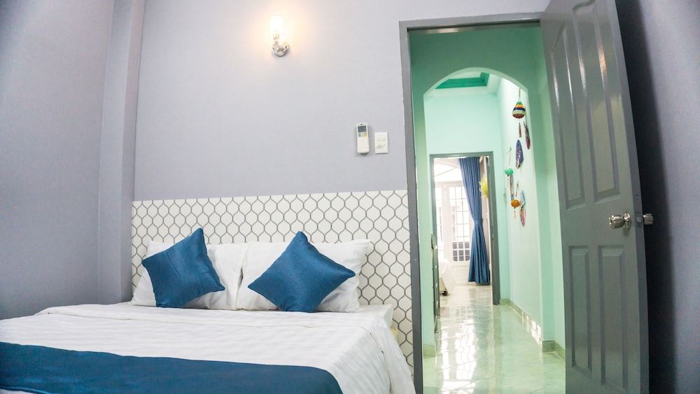 undefined Sunny House 10