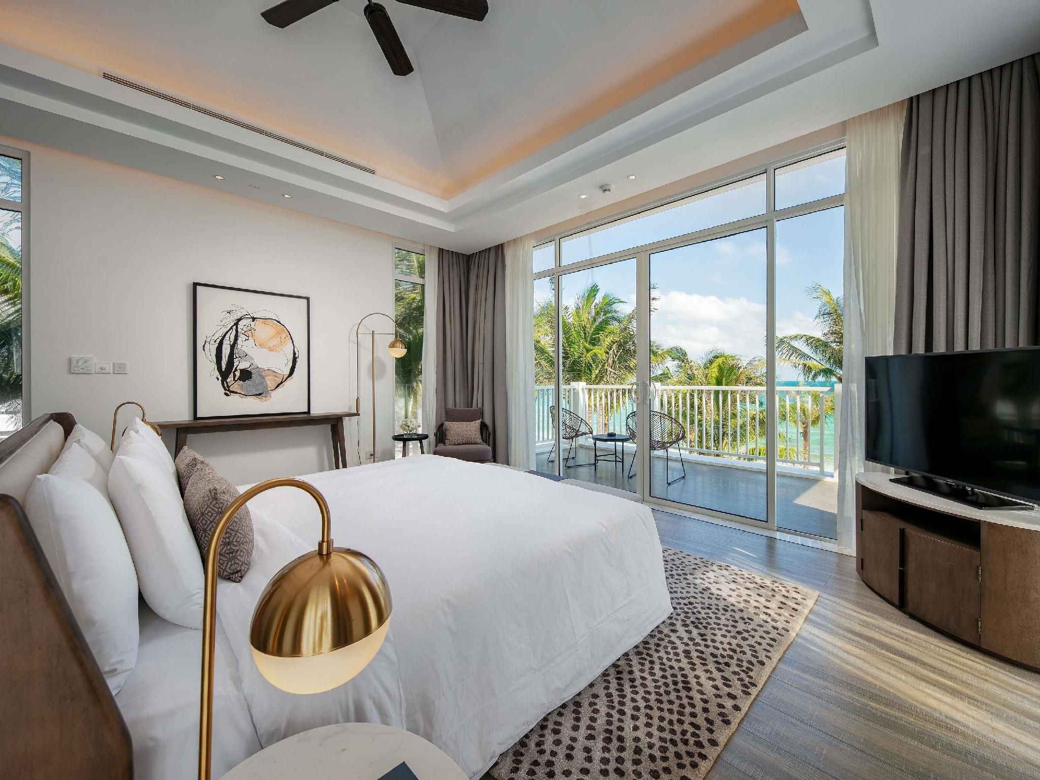 3 bedroom Beachfront Villa with Private Pool