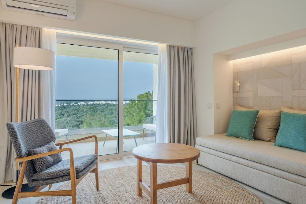 Family Room, Garden View