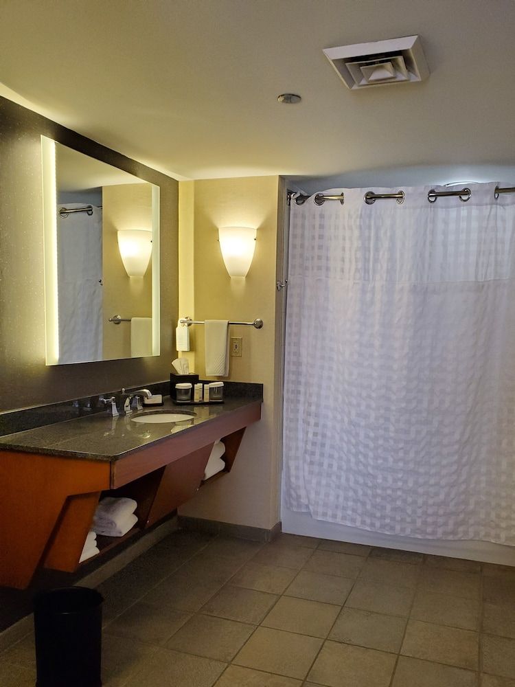 Embassy Suites by Hilton Phoenix Scottsdale Suite, 2 Double Beds, Accessible, Bathtub 3