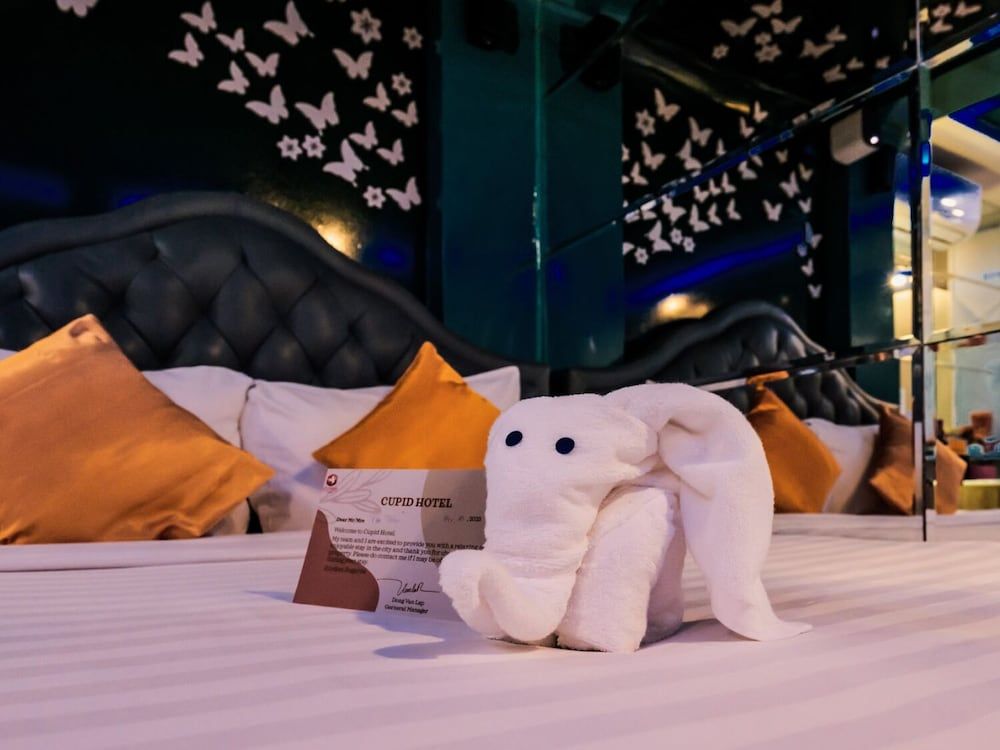 undefined Cupid Hotel 9