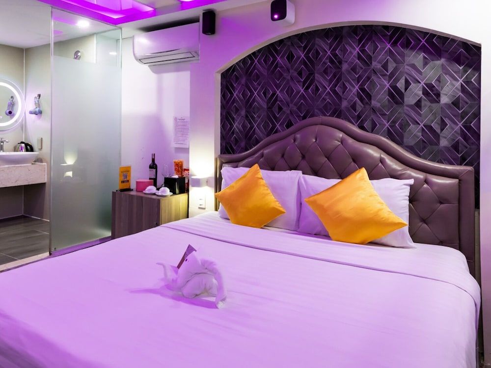 undefined Cupid Hotel 7