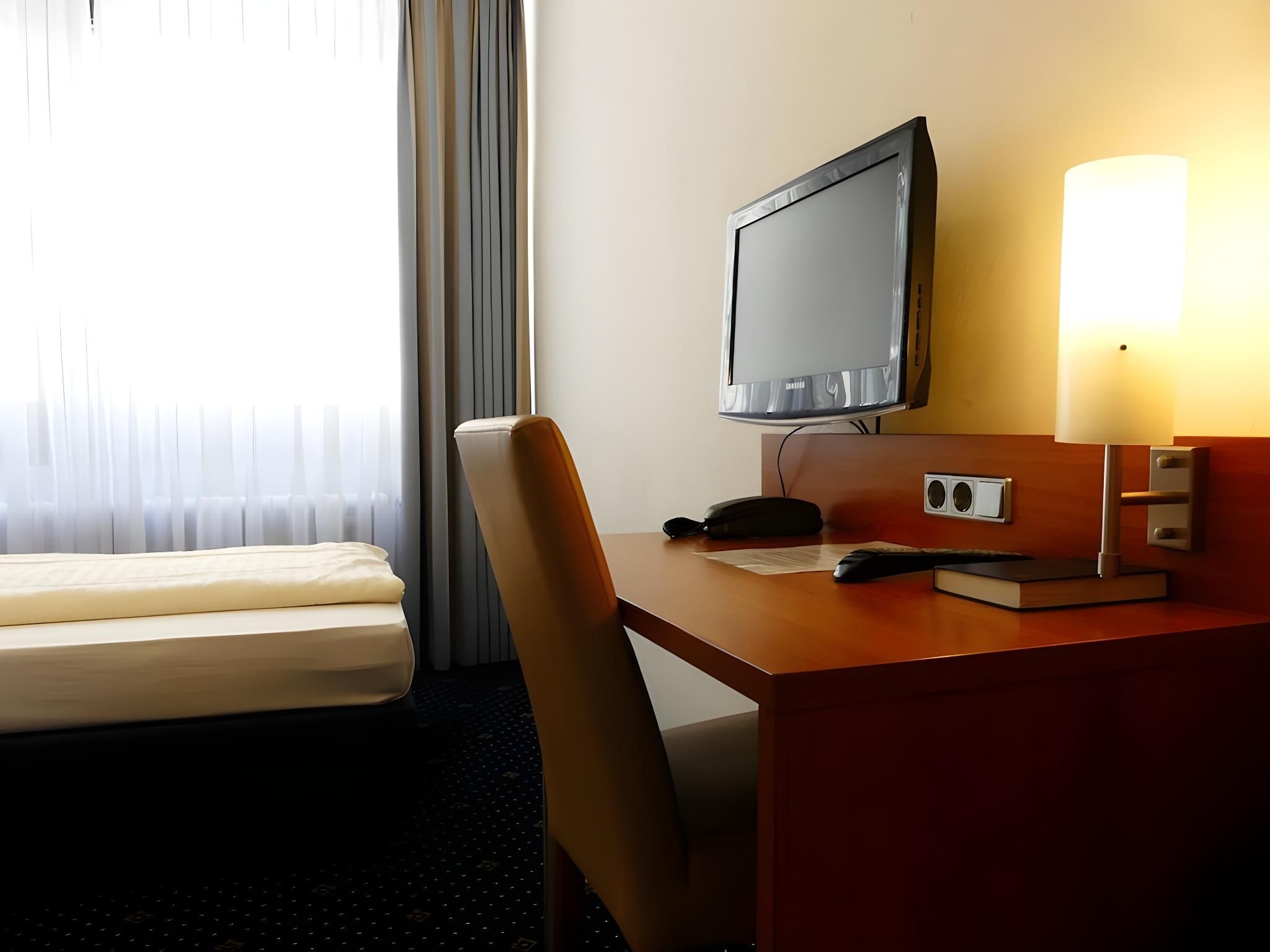 639d831aa45fb1badbf816632a6b51e0