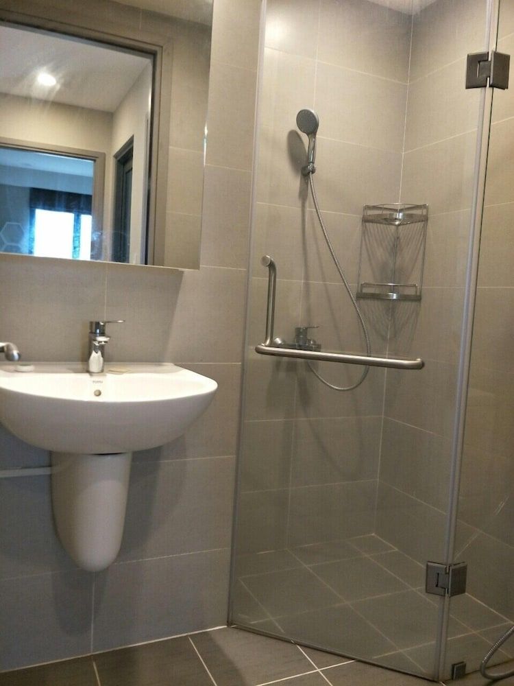 The GoldView Luxury Apartment Deluxe Apartment, 2 Bedrooms, Pool Access, City View 22