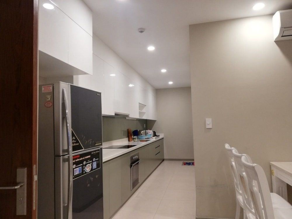 The GoldView Luxury Apartment Deluxe Apartment, 3 Bedrooms, Kitchen, Poolside 9