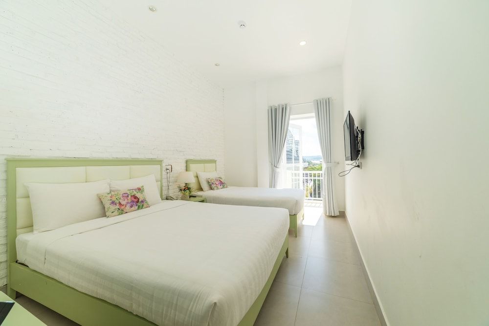 Dalat De Charme Village