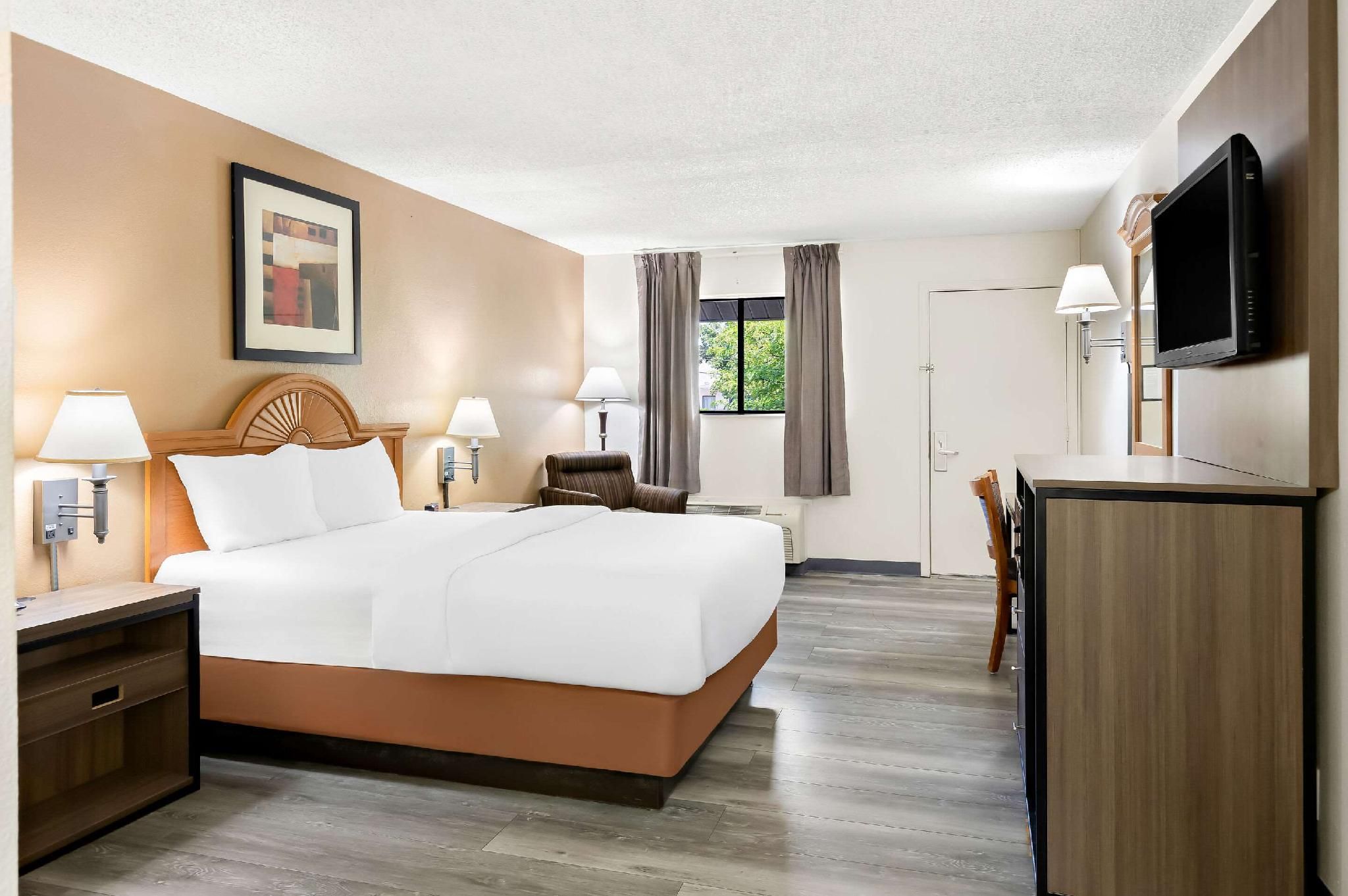 1st Floor, 1 Queen Bed, Non-smoking