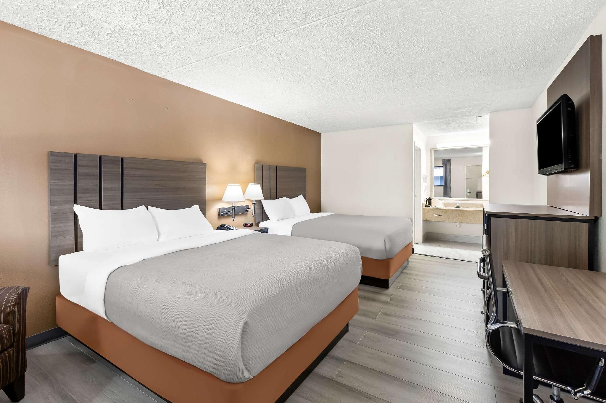 1st Floor, 2 Queen Beds, Non-smoking