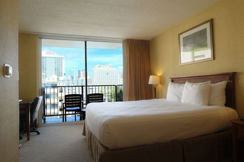 Waikiki Resort Hotel Superior Room, 1 King Bed with Sofa bed 2