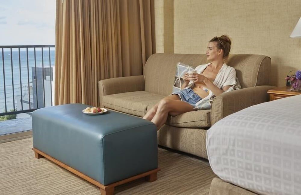 Waikiki Resort Hotel Deluxe Room, 1 King Bed with Sofa bed, Ocean View, Corner 2