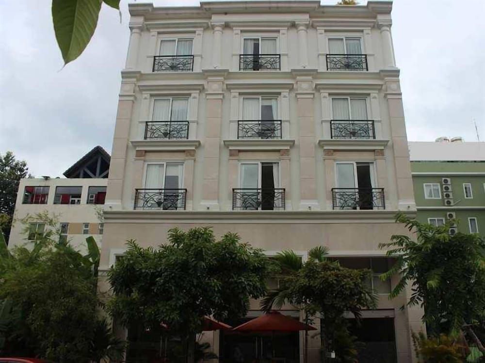 undefined Edenpark Apartment & Hotel Service 4