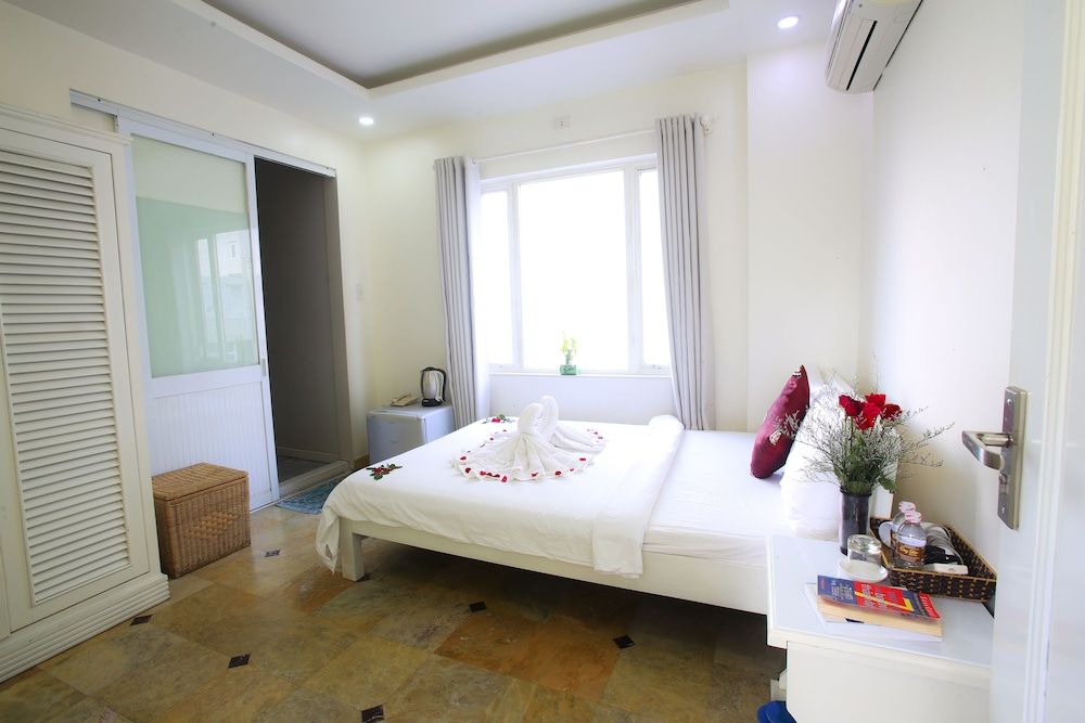 undefined Daystar Hotel 7