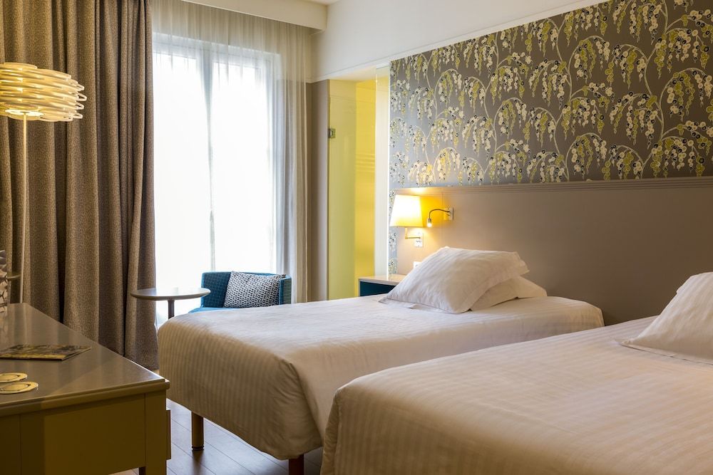 Oceania Hôtel de France Nantes Deluxe Double or Twin Room 3