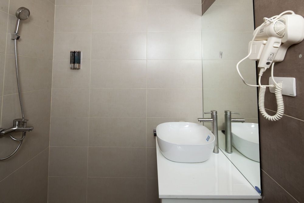 Tigon Hotel Deluxe Twin Room 4