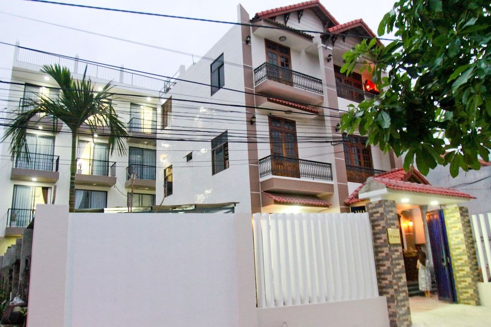 undefined Ty house 5