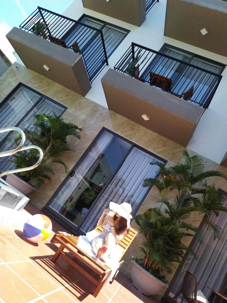 undefined Ty house 6