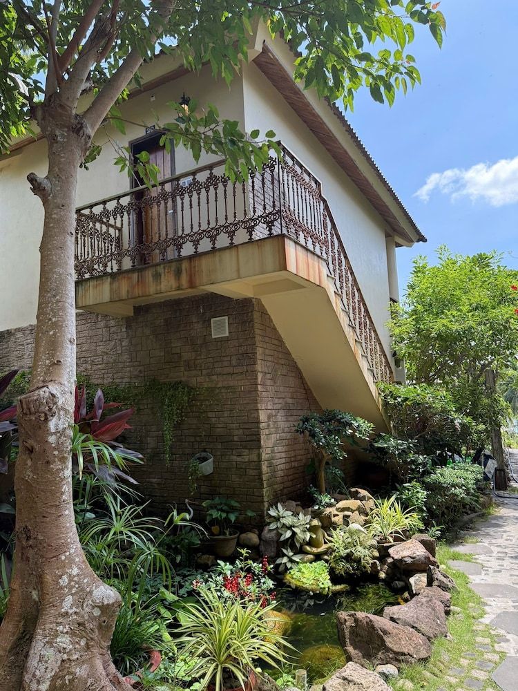 undefined Coral Bay Resort 3