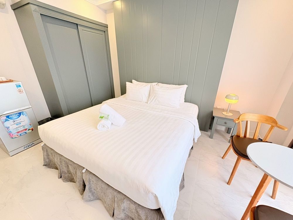 Fide Hotel Superior Double Room, 1 King Bed, City View 9