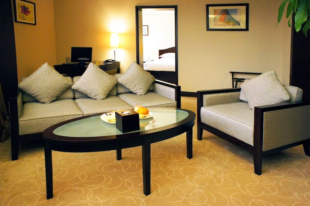 Ruitai Hongqiao Hotel Deluxe Suite 4