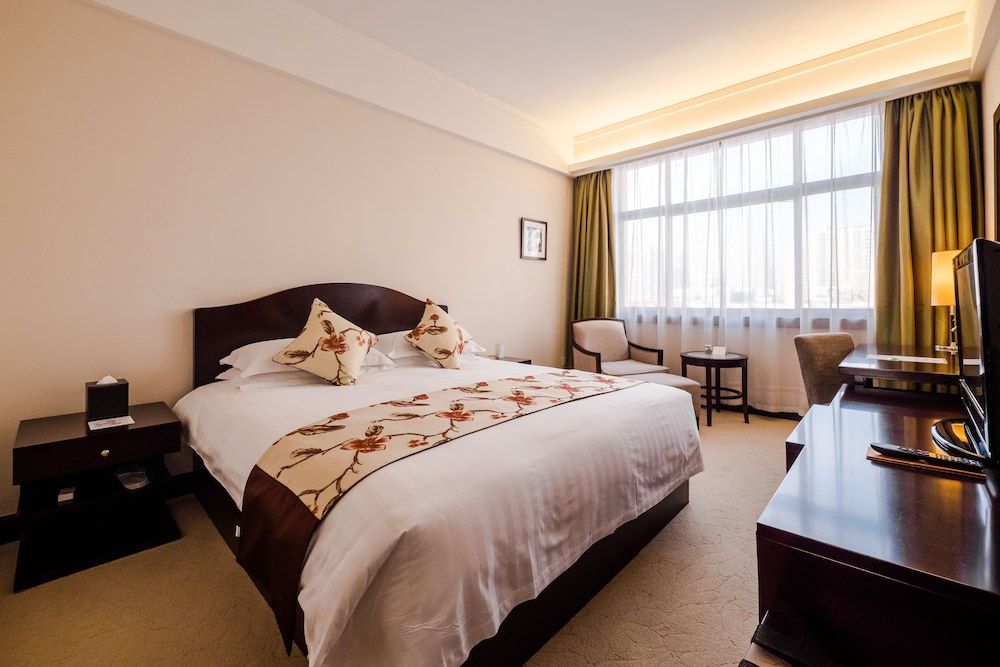 Ruitai Hongqiao Hotel Deluxe Suite