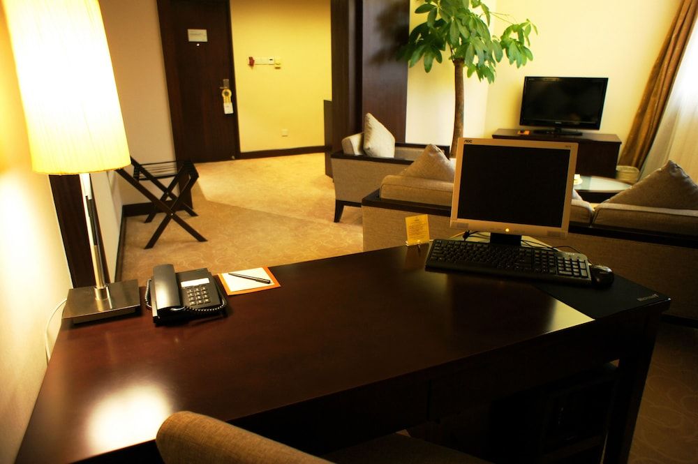 Ruitai Hongqiao Hotel Deluxe Suite 6