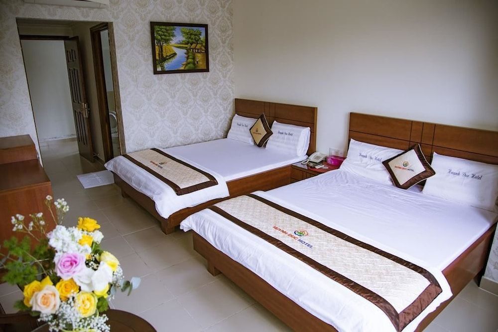 Huynh Duc Hotel Standard Quadruple Room, 2 Queen Beds 4