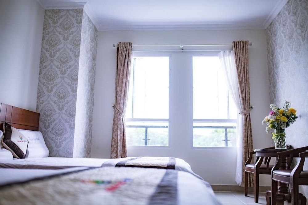 Huynh Duc Hotel Standard Quadruple Room, 2 Queen Beds 6