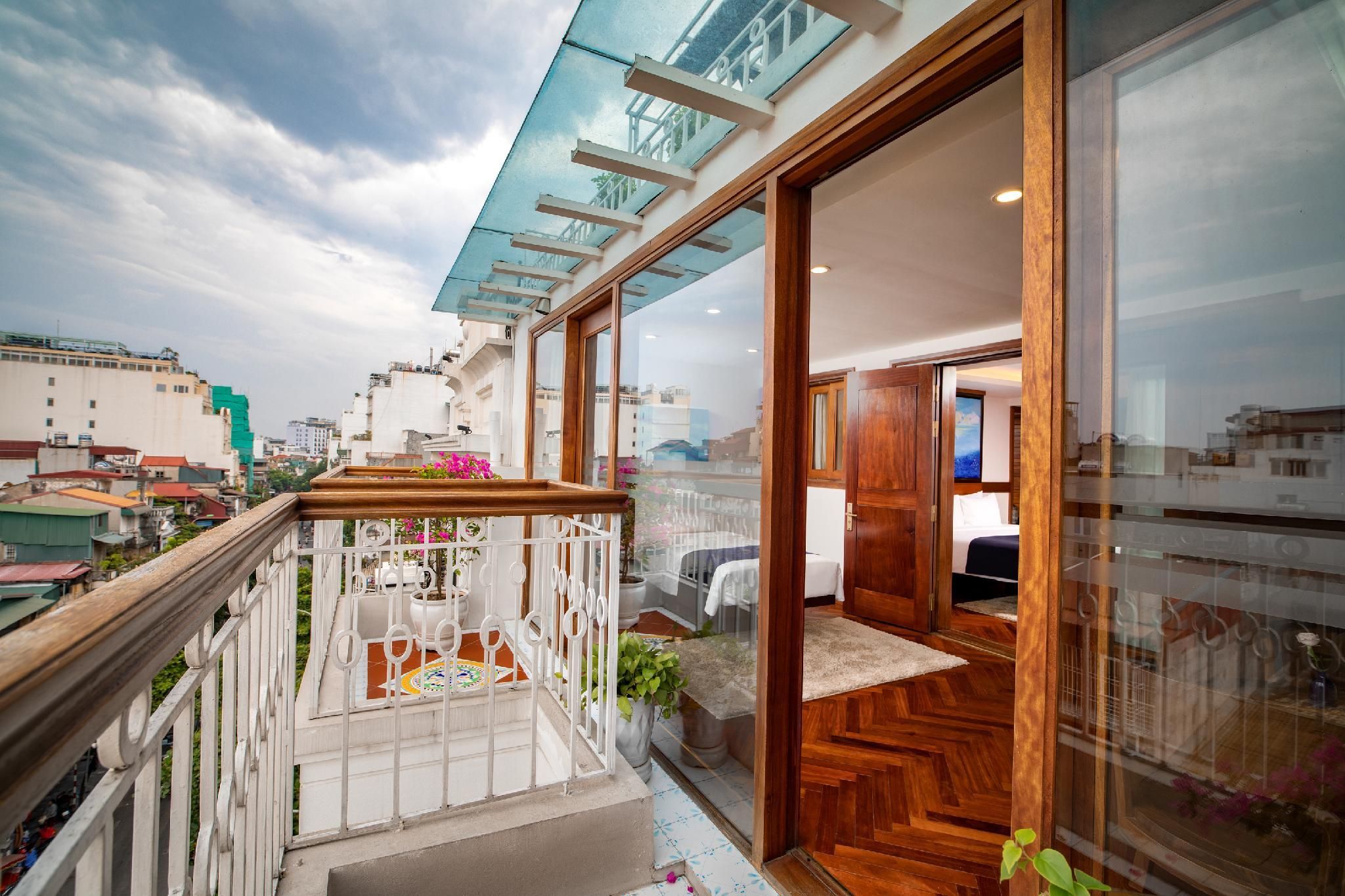 Family Suite City View with Balcony