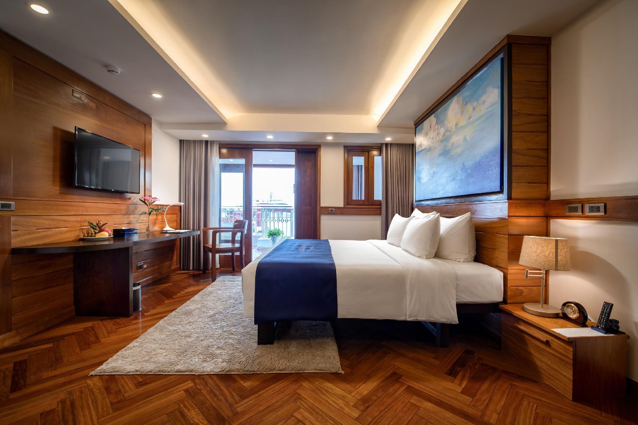 Junior Suite Balcony City View