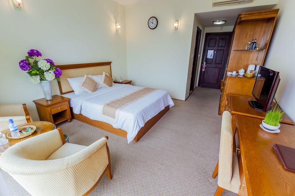 Thien An Riverside Hotel Deluxe Room, River View 2