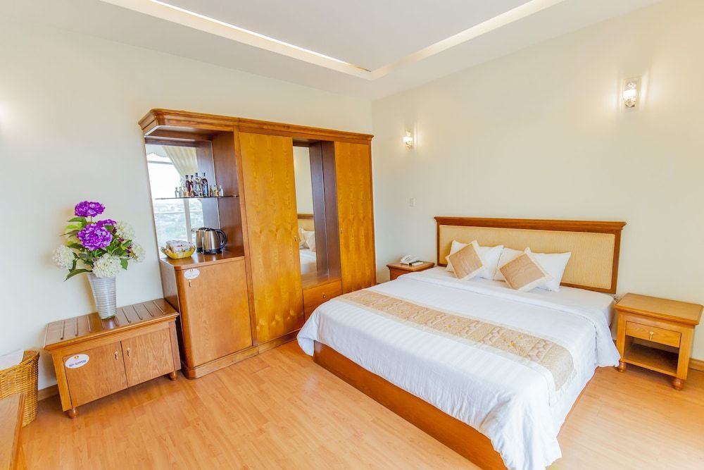 Thien An Riverside Hotel Suite, River View 2