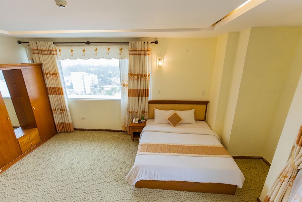 Thien An Riverside Hotel Suite, River View 4