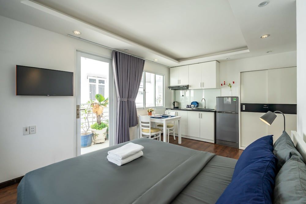 White Home Standard Studio, 1 Queen Bed 9