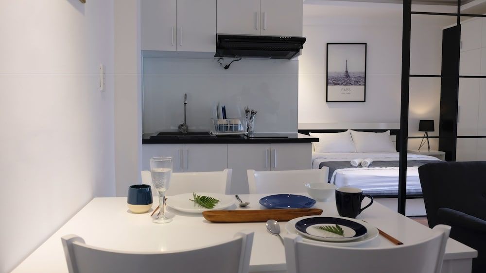 undefined White Home 7