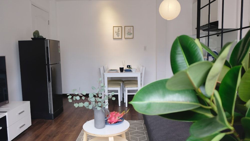 undefined White Home 8