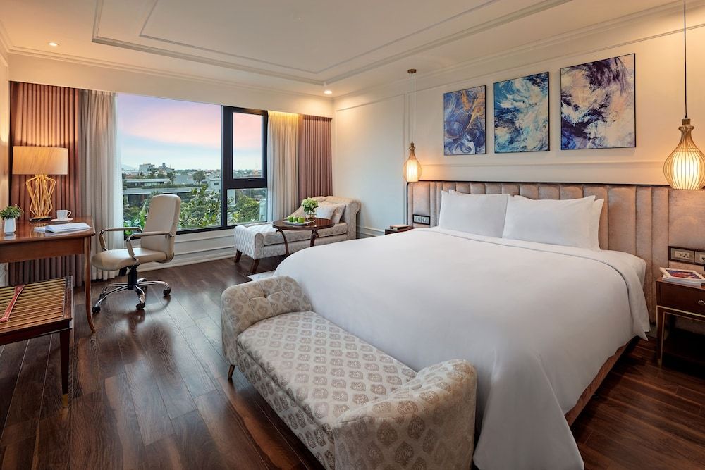 Ravatel Luxury Hotel Bac Giang Premier Room, City View
