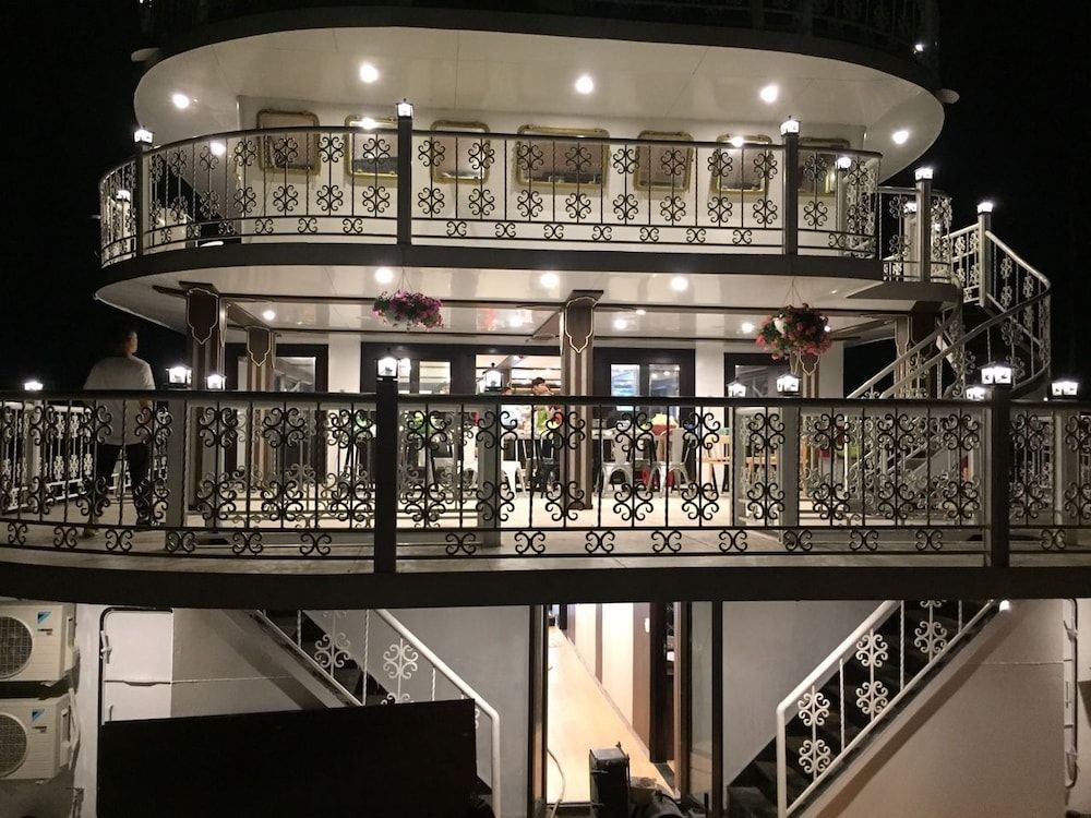 undefined UniCharm Cruise 4