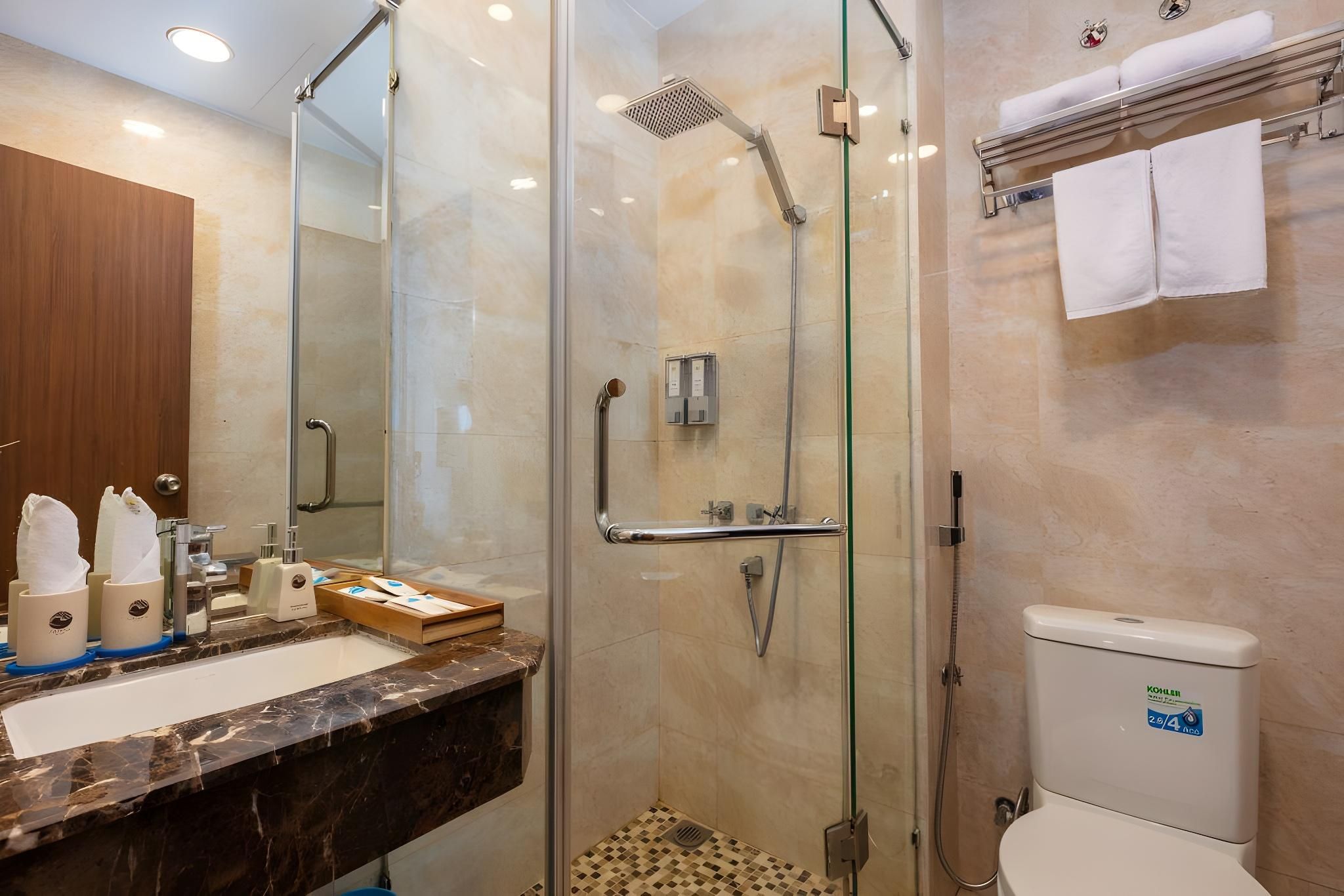 undefined Oriana Hotel 5
