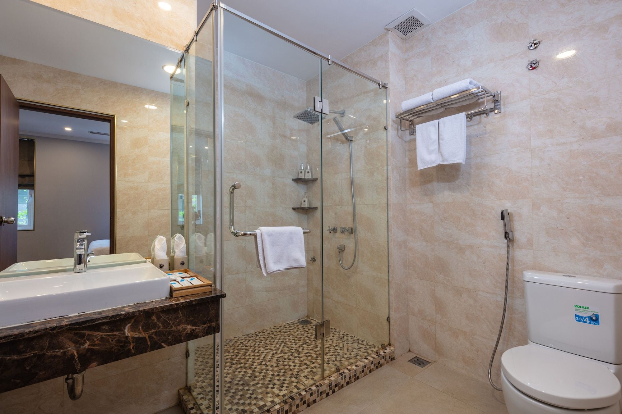 undefined Oriana Hotel 10