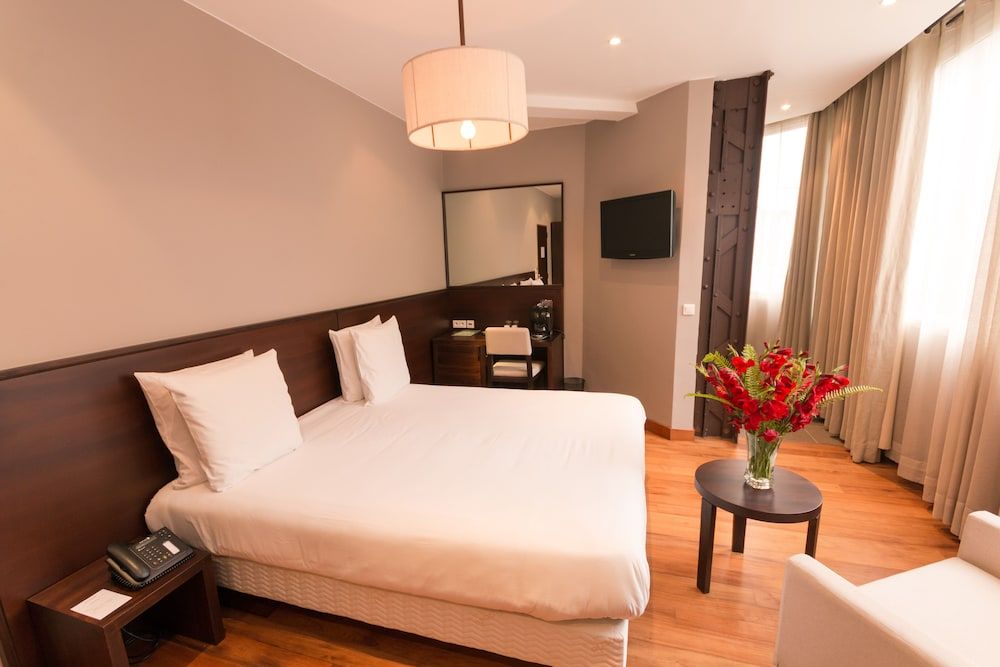 Le Louvre Hôtel & Spa Superior Room 3