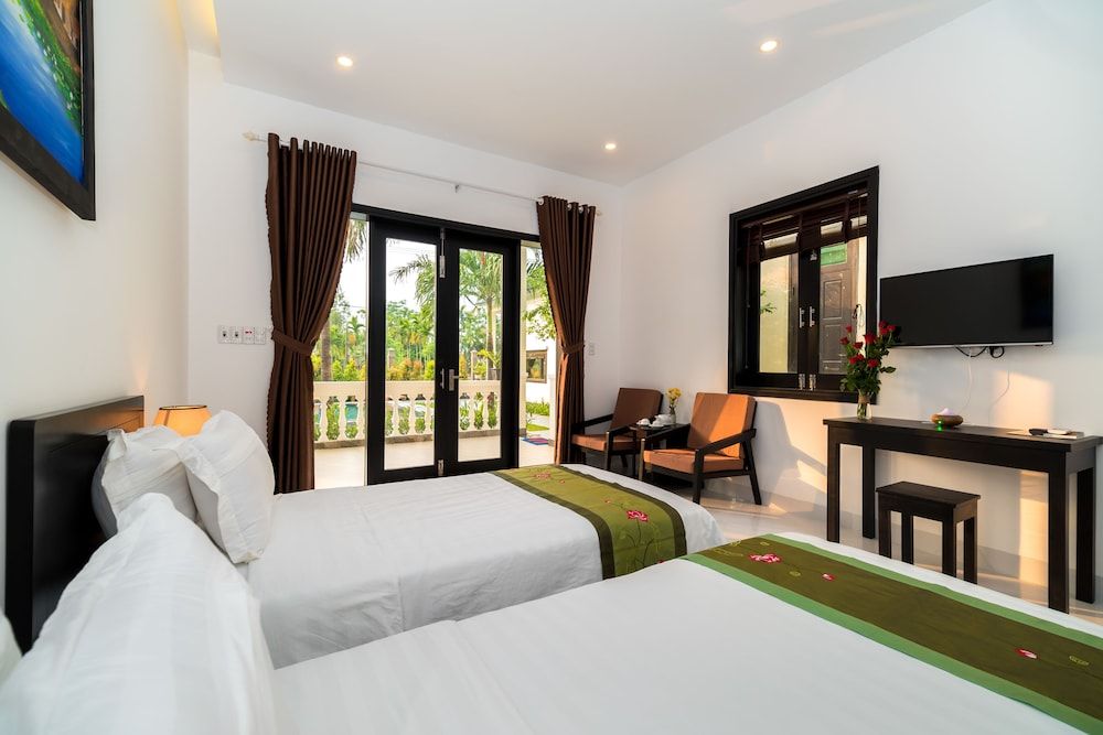 Family Suite, 1 Bedroom, Patio, Poolside